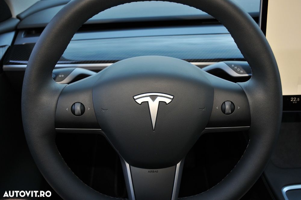 Tesla Model Y Long Range Dual Motor AWD - 25