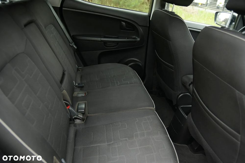 Kia Venga - 21