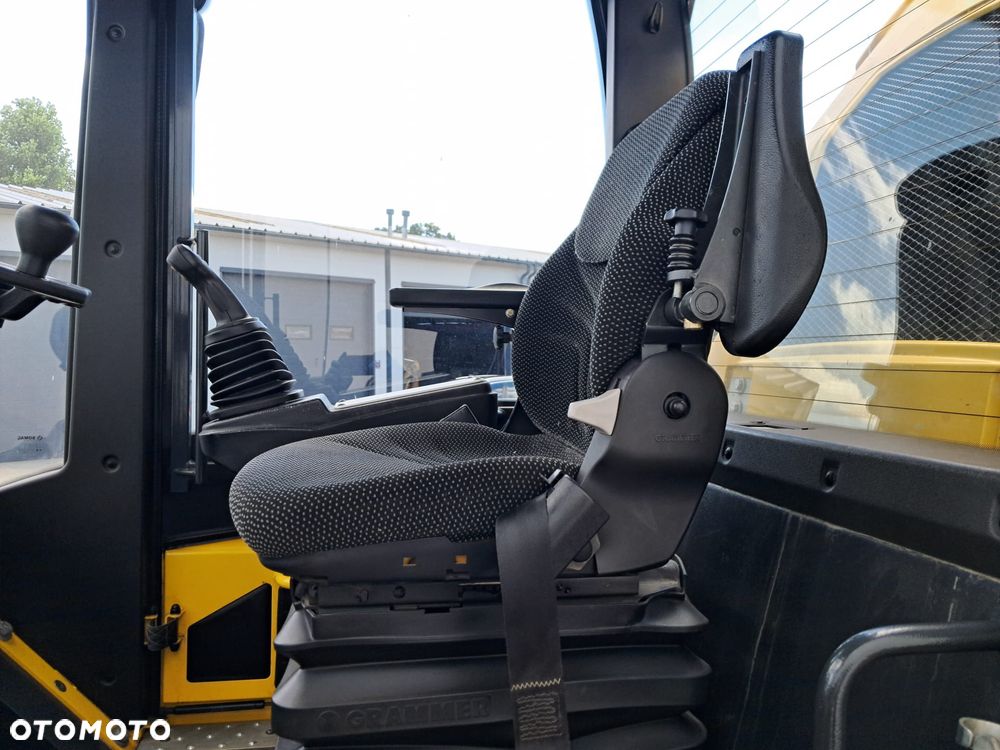 Bomag BW 177 D-5 walec drogowy 6 7 ton waga 2016r tylko 1240 mtg jednobębnowy kompaktowy Kubota 55.4KW Hamm 3307 H 7i Ammann ASC 70 / ARS 70 Caterpillar CS34 / CS44 Dynapac CA1300 / CA1400 JCB VM 75 D / CT160 zagęszczarka wibracyjny sprawny ładny budowa dróg - 17