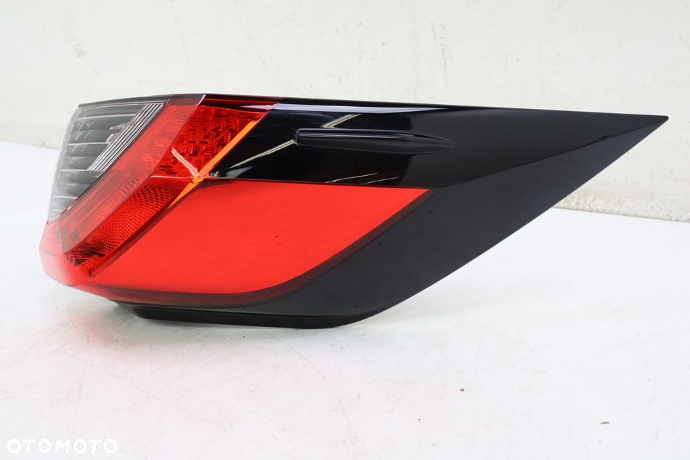 TOYOTA RAV4 V LAMPA LEWA TYŁ 81560-42230 - 2
