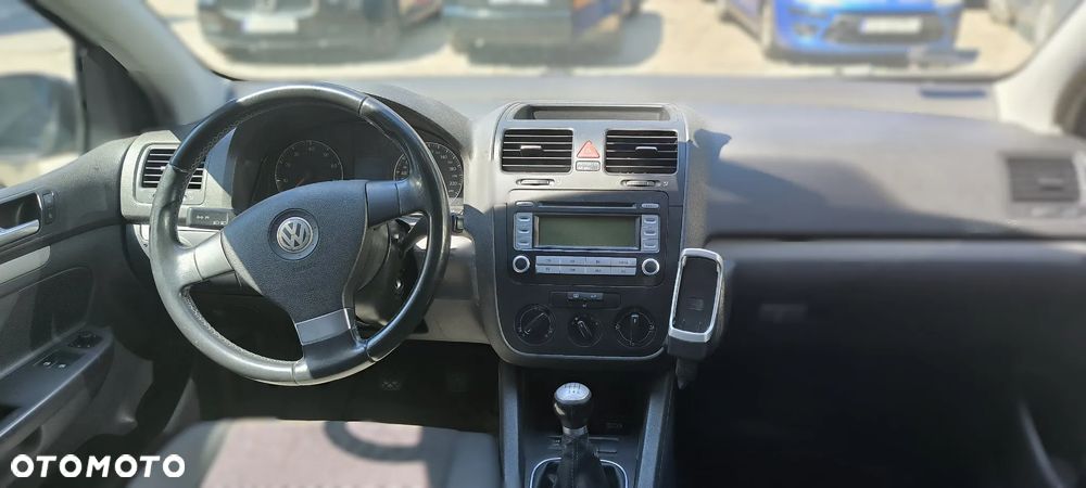 Volkswagen Golf V 1.6 FSI Trendline - 4