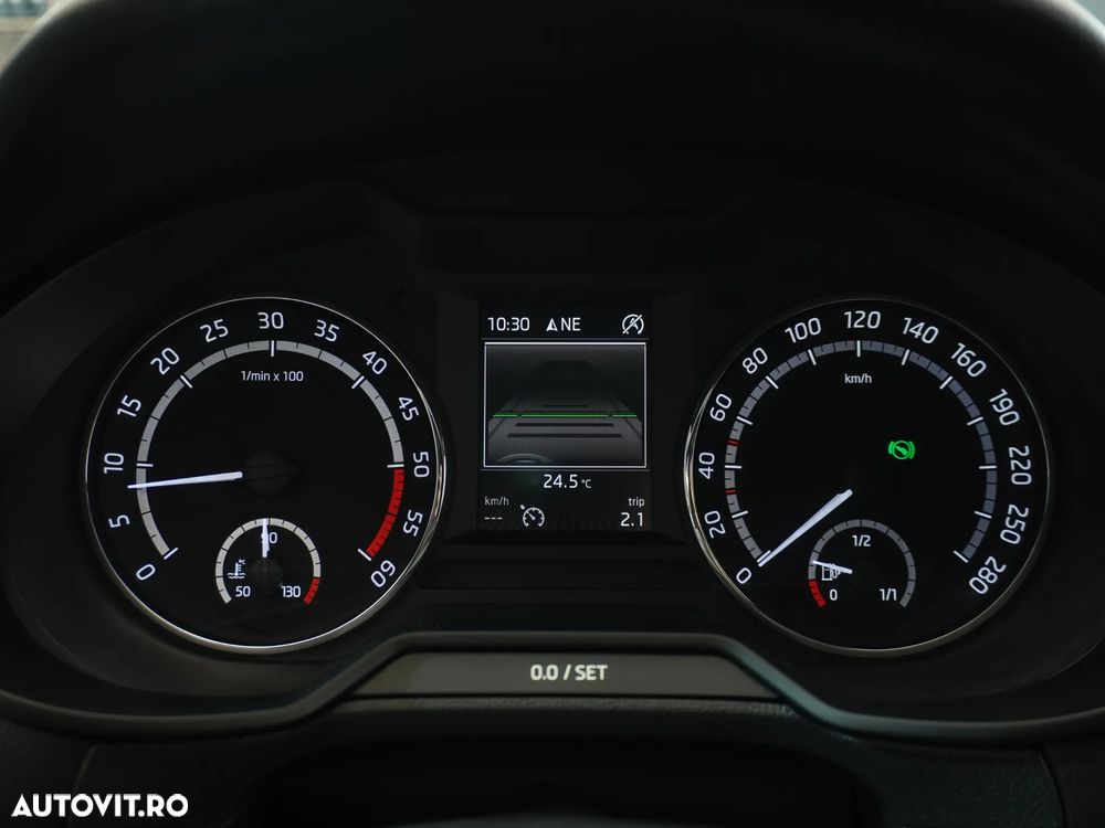 Skoda Octavia 2.0 TDI DSG RS - 26