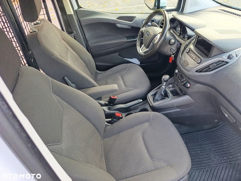 Ford Transit Courier - 14
