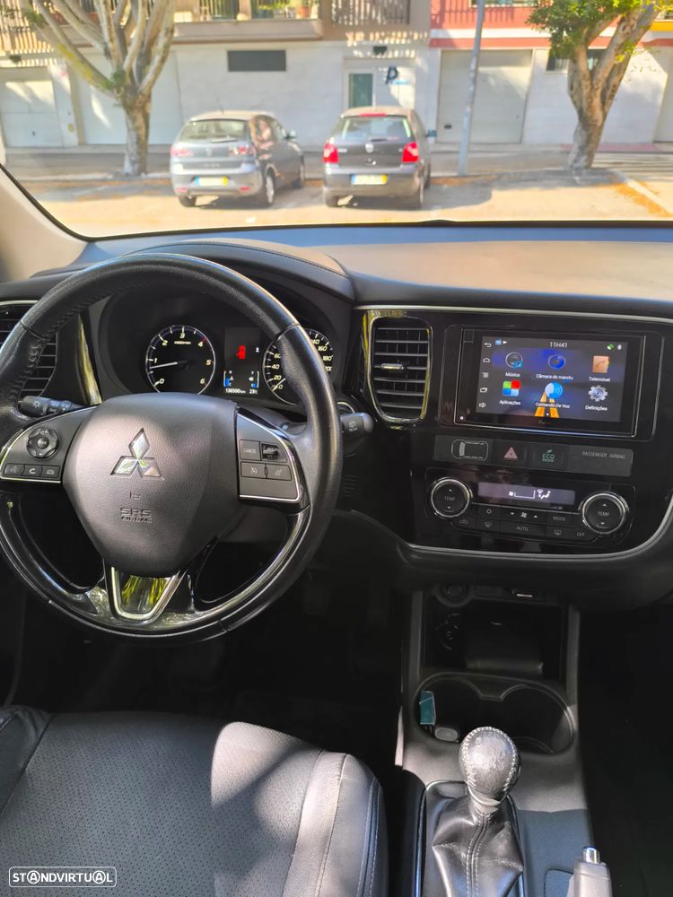 Mitsubishi Outlander 2.2 DI-D Instyle Navi - 8
