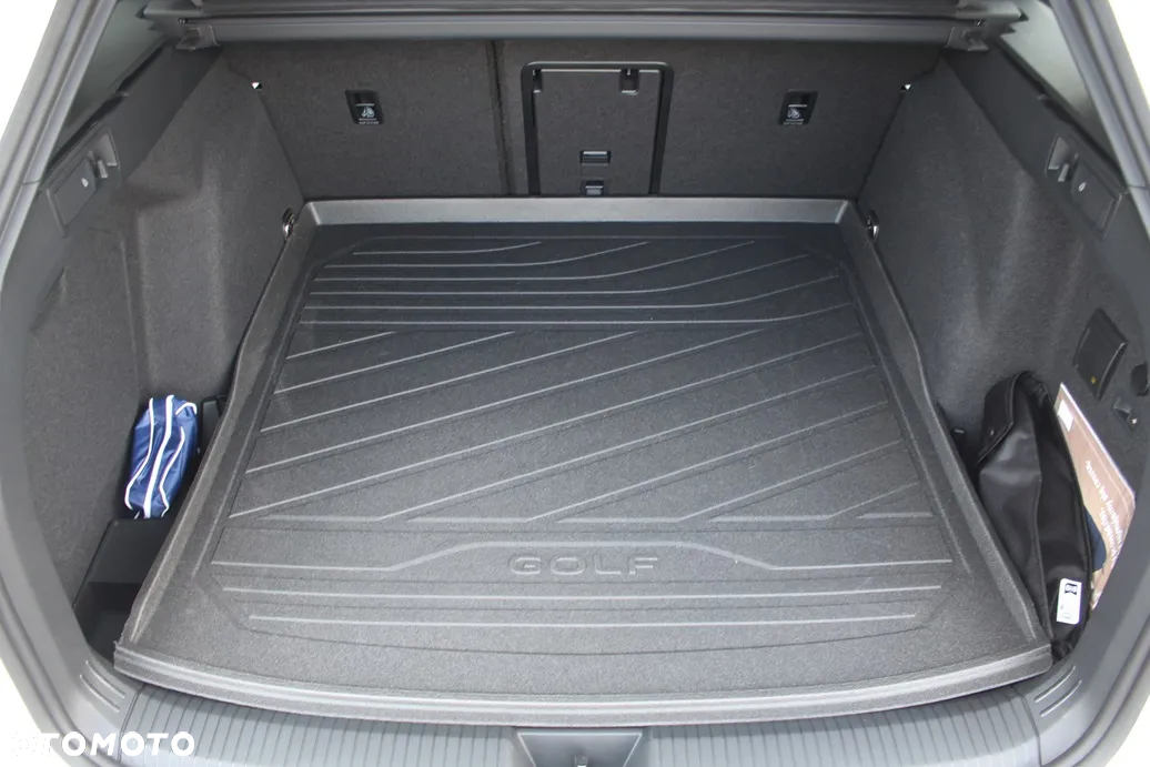Volkswagen Golf VIII 2.0 TSI 4Motion R - 17