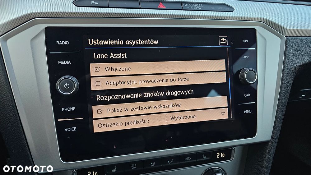 Volkswagen Passat 2.0 TDI SCR Comfortline - 16
