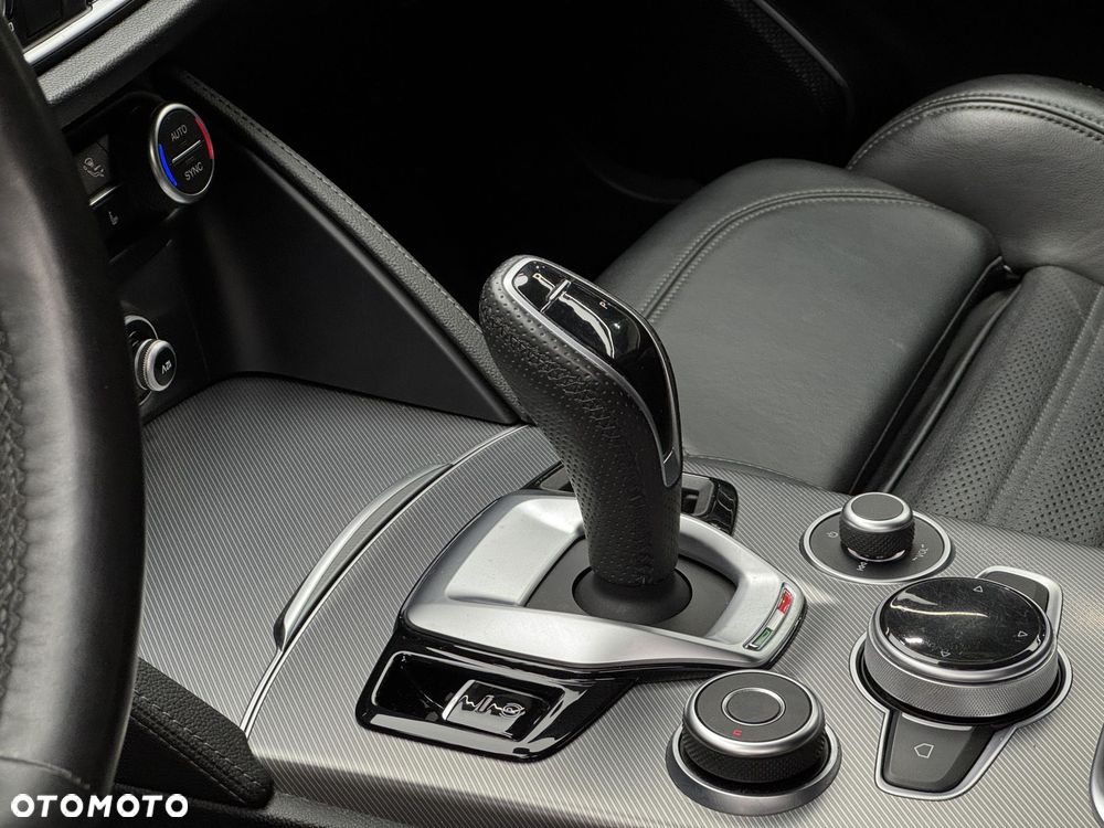 Alfa Romeo Stelvio 2.0 Turbo Veloce Q4 - 11