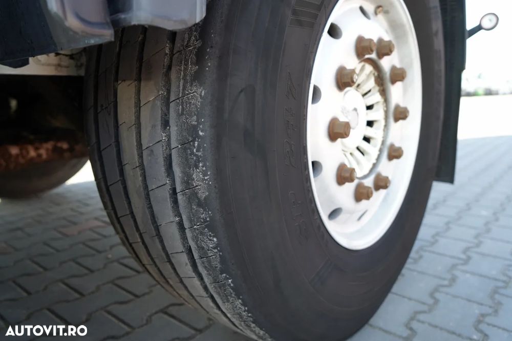 Feldbinder / REMORCA CIMENT / 3 COMPARTIMENTE / 37.000 L / SILOC / PENTRU MATERIALE VRAC / AXĂ RIDICATĂ / SAF / JANTE DIN ALIAJ - 16