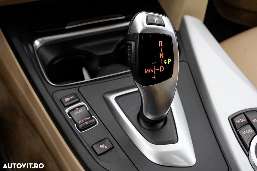 BMW Seria 3 320d xDrive Aut. - 35