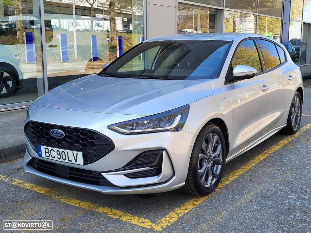Ford Focus 1.0 EcoBoost MHEV ST-Line — fotografia 3