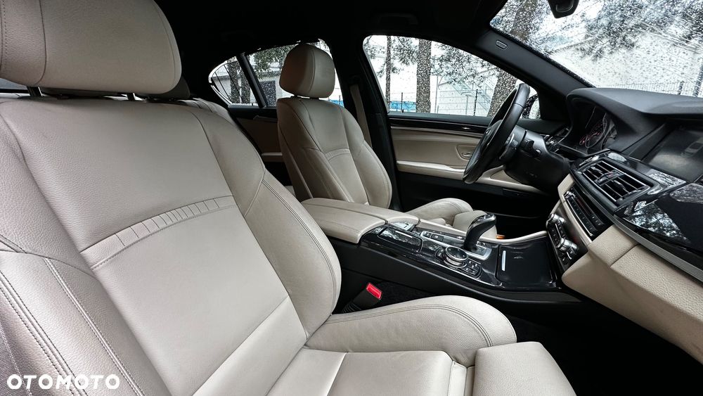 BMW Seria 5 528i xDrive Sport-Aut Luxury Line - 16