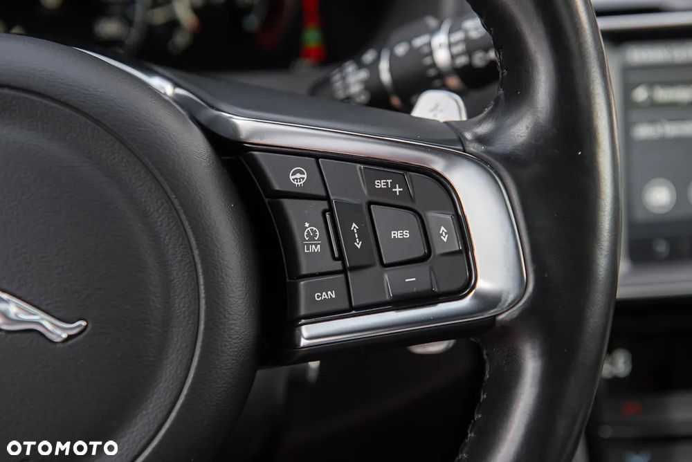 Jaguar F-Pace 3.0 TDV6 AWD First Edition - 29