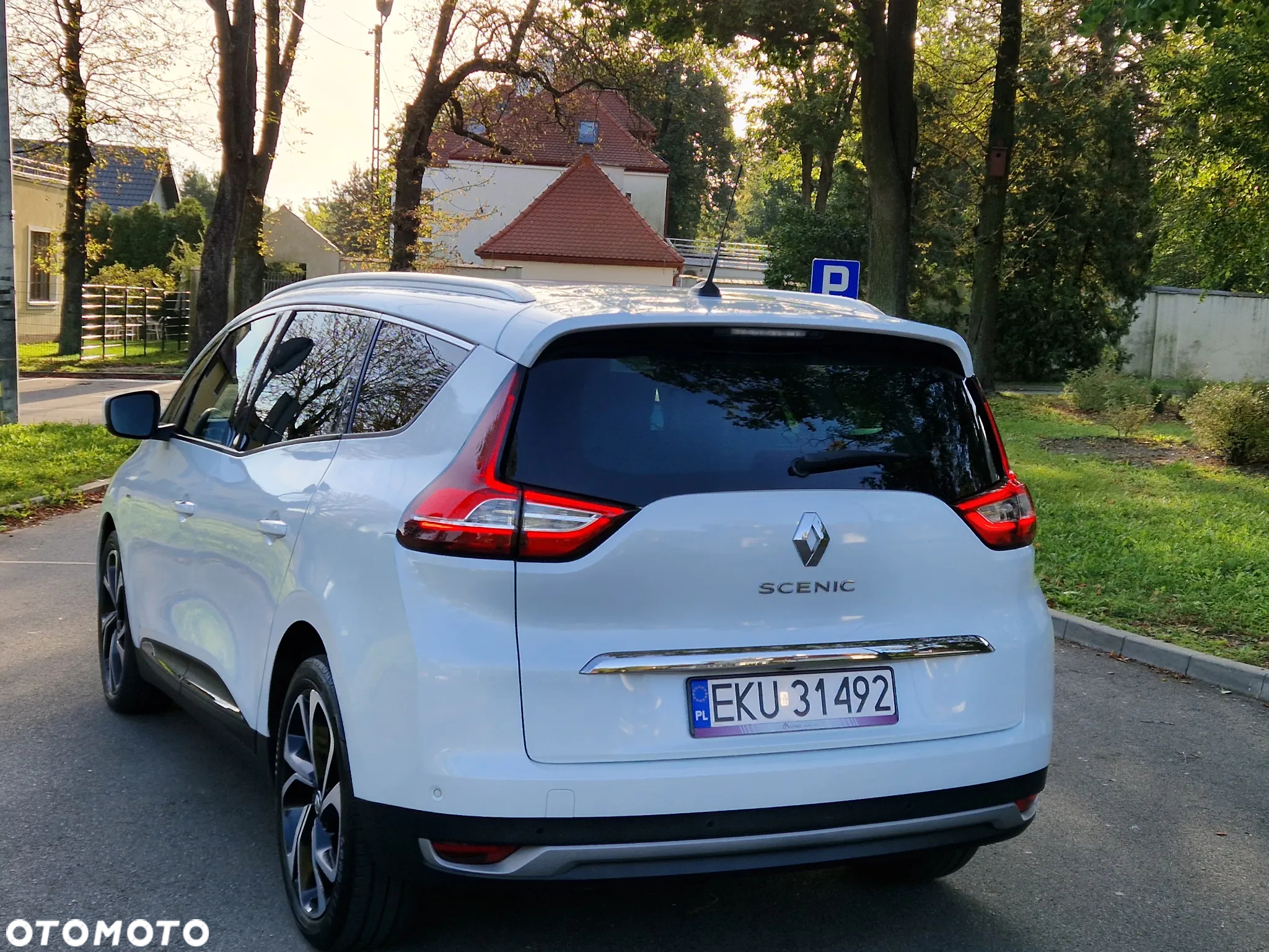 Renault Grand Scenic ENERGY TCe 130 BOSE EDITION - 9