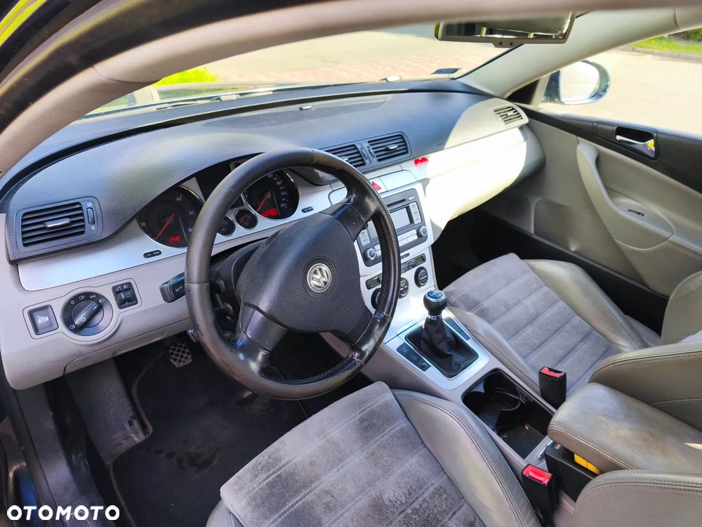 Volkswagen Passat 2.0 TDI Comfortline - 9