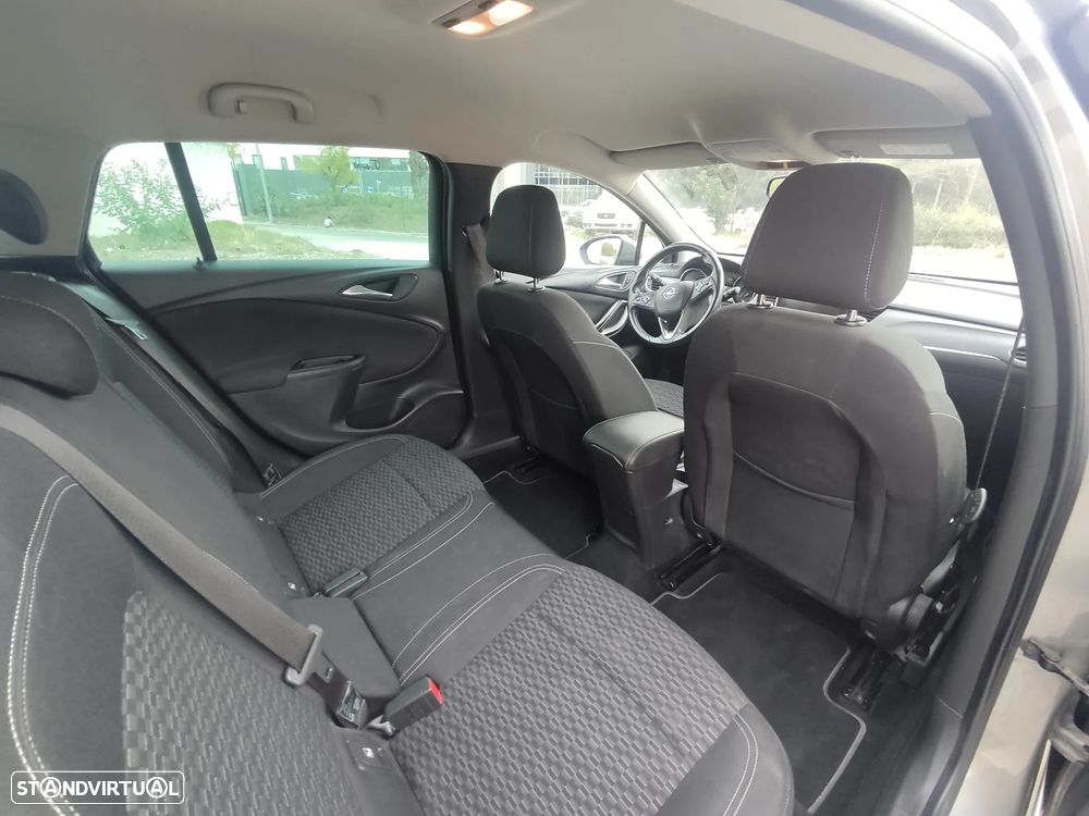 Opel Astra Sports Tourer - 9