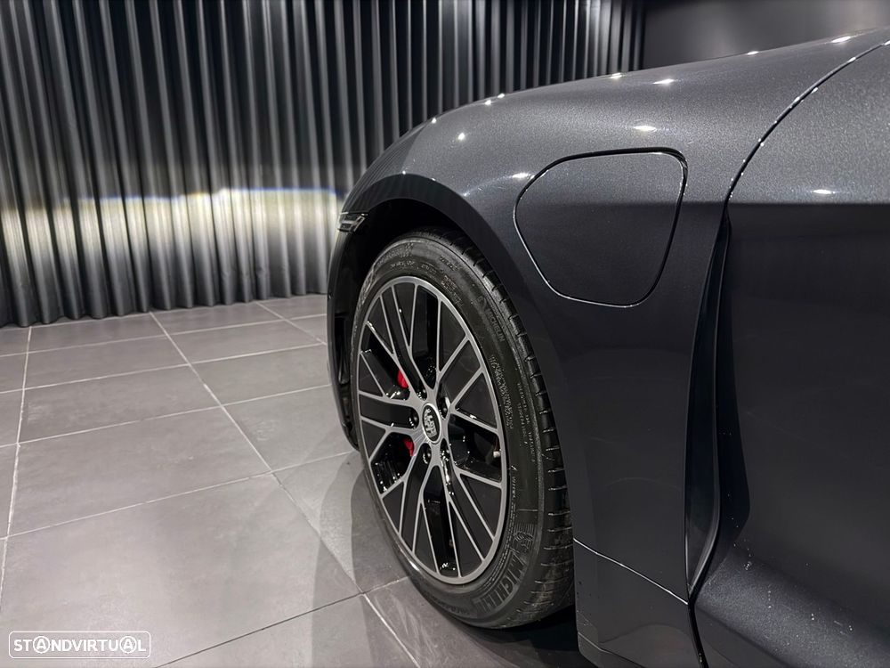 Porsche Taycan 4 - 13