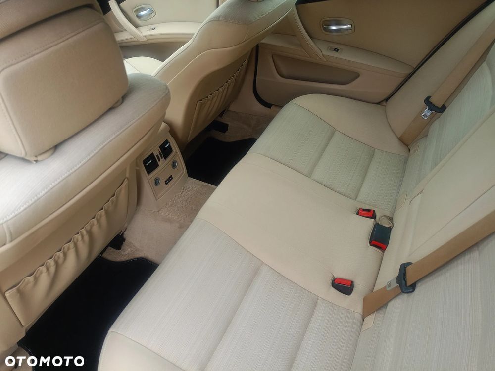BMW Seria 5 520d Touring - 10