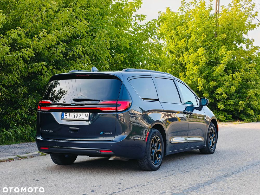 Chrysler Pacifica - 4