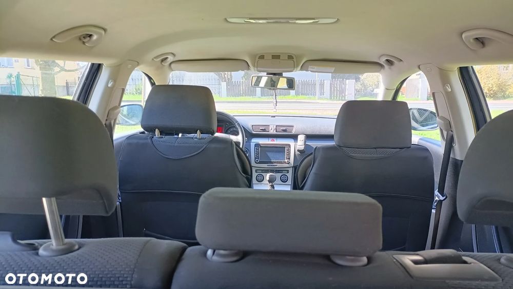Volkswagen Passat 1.6 FSI Comfortline - 4