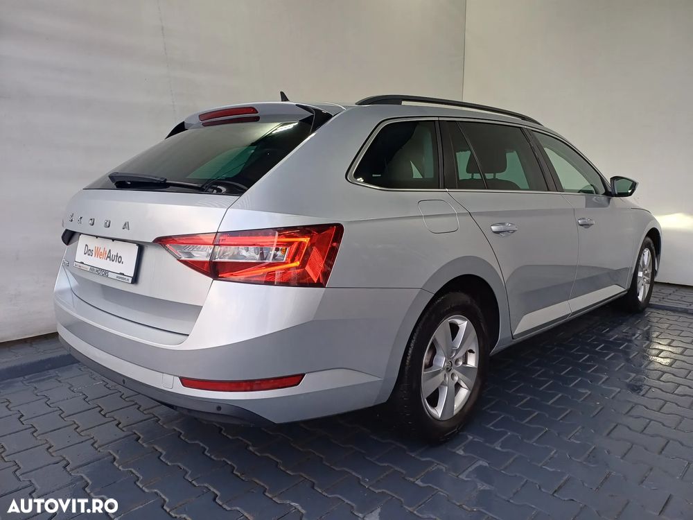 Skoda Superb 2.0 TDI DSG Ambition - 36