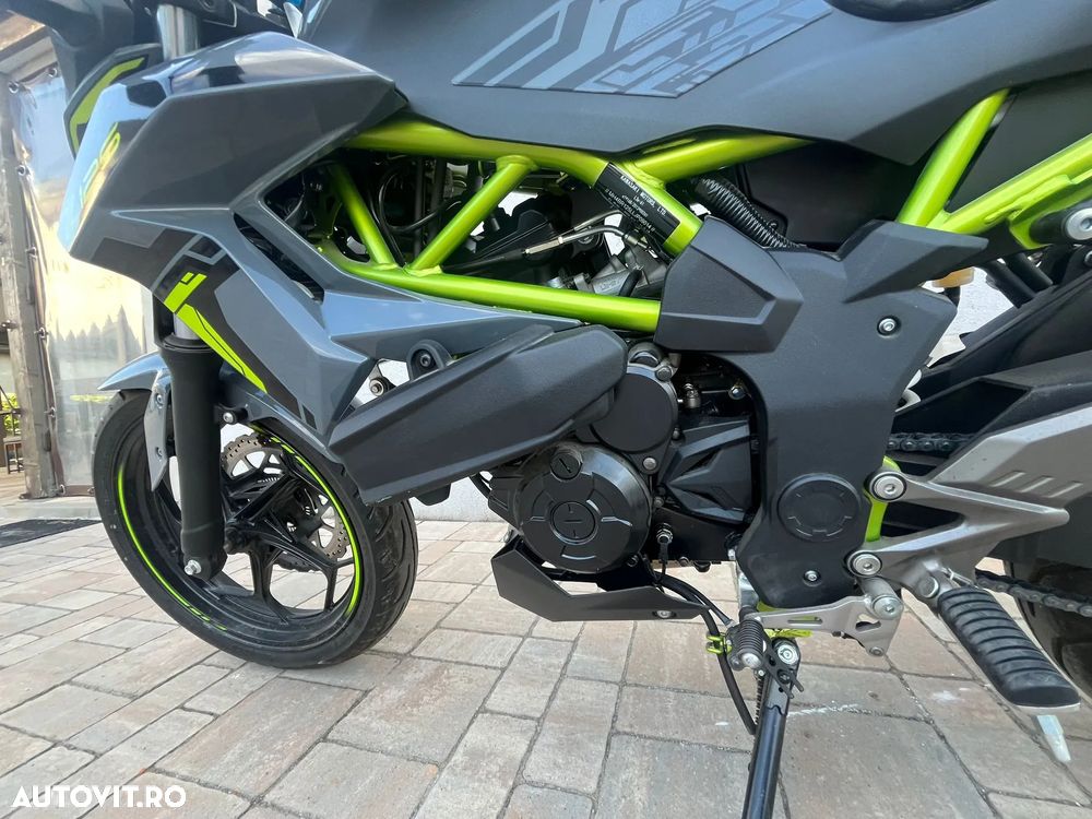 Kawasaki Z125 Pro - 3