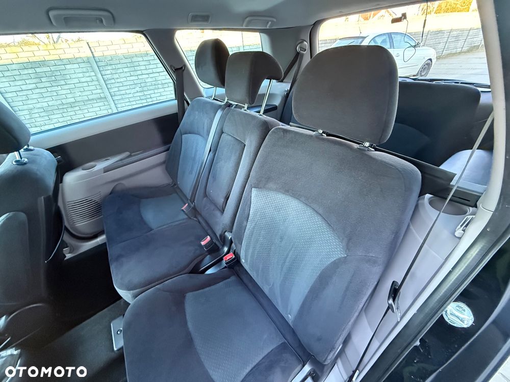 Mitsubishi Grandis 2.4 Intense - 26
