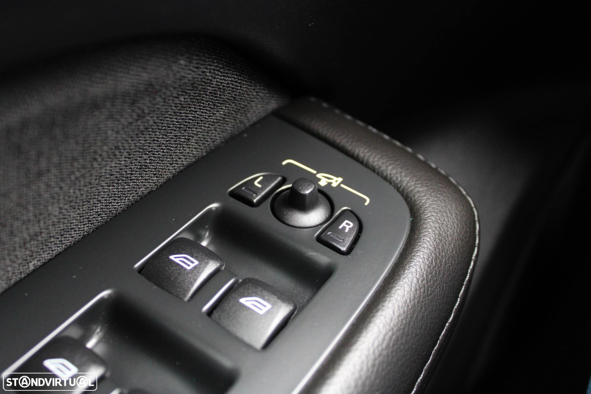 Volvo V60 2.0 D3 Momentum - 30