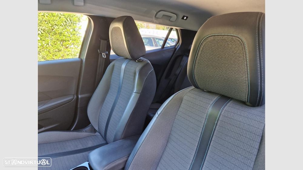 Peugeot 2008 1.2 PureTech Allure - 9