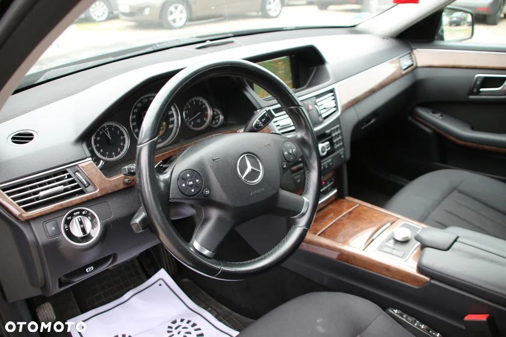 Mercedes-Benz Klasa E 250 CGI BlueEFFICIENCY 7G-TRONIC Elegance - 11