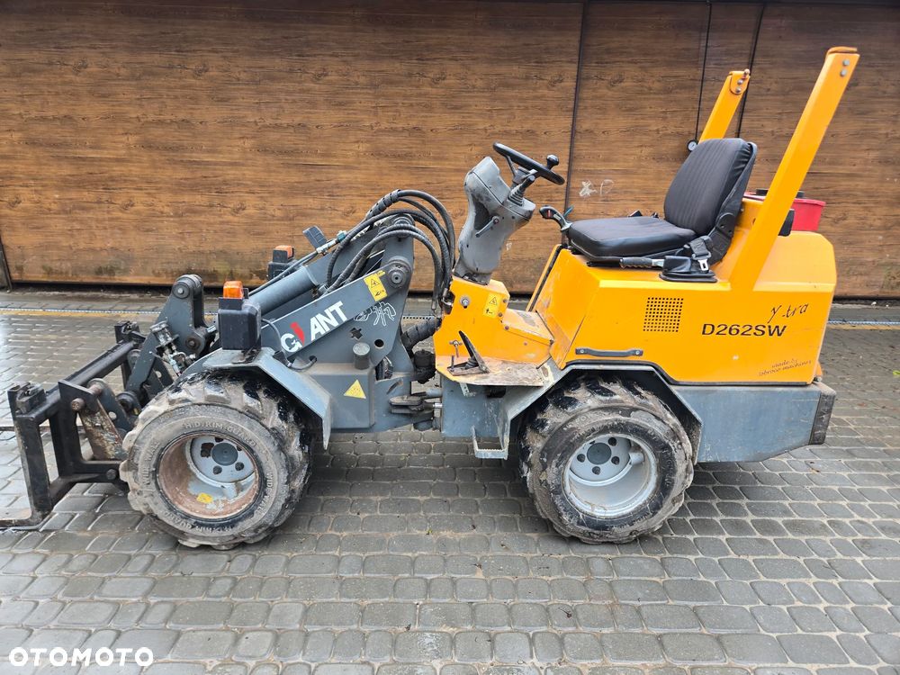 Giant D-262 X-tra Mini ładowarka przegubowa - 5