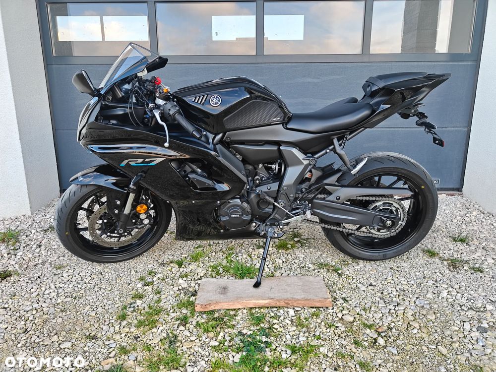 Yamaha R7