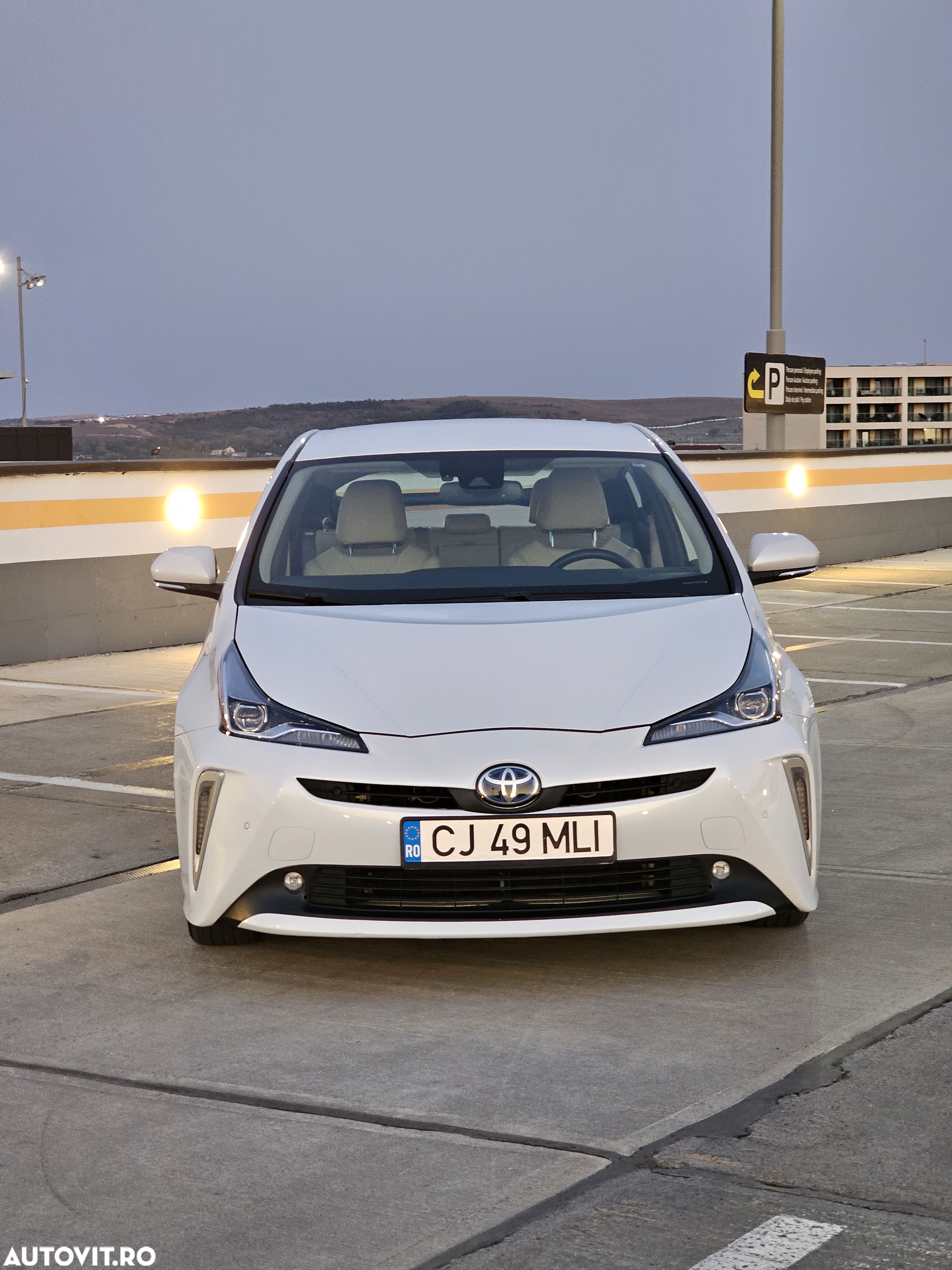 Toyota Prius 1.8 HSD Exclusive Plus - 9