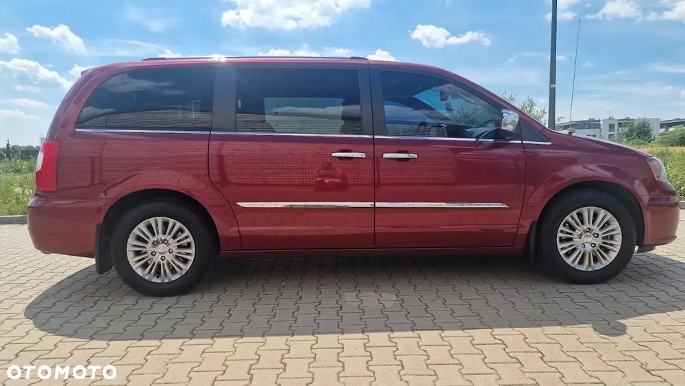Chrysler Town & Country 3.6 Limited - 28