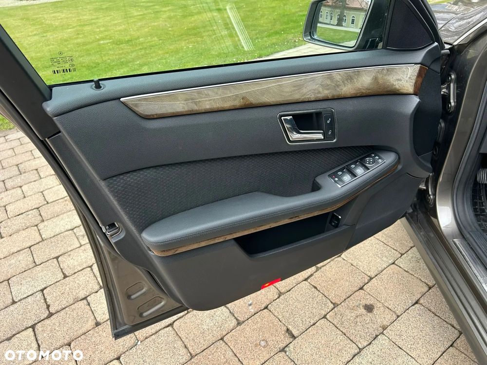 Mercedes-Benz Klasa E 200 CDI DPF BlueEFFICIENCY Automatik Elegance - 12