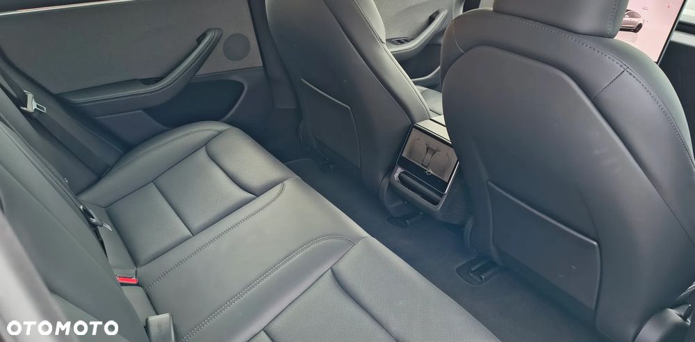 Tesla Model 3 - 12