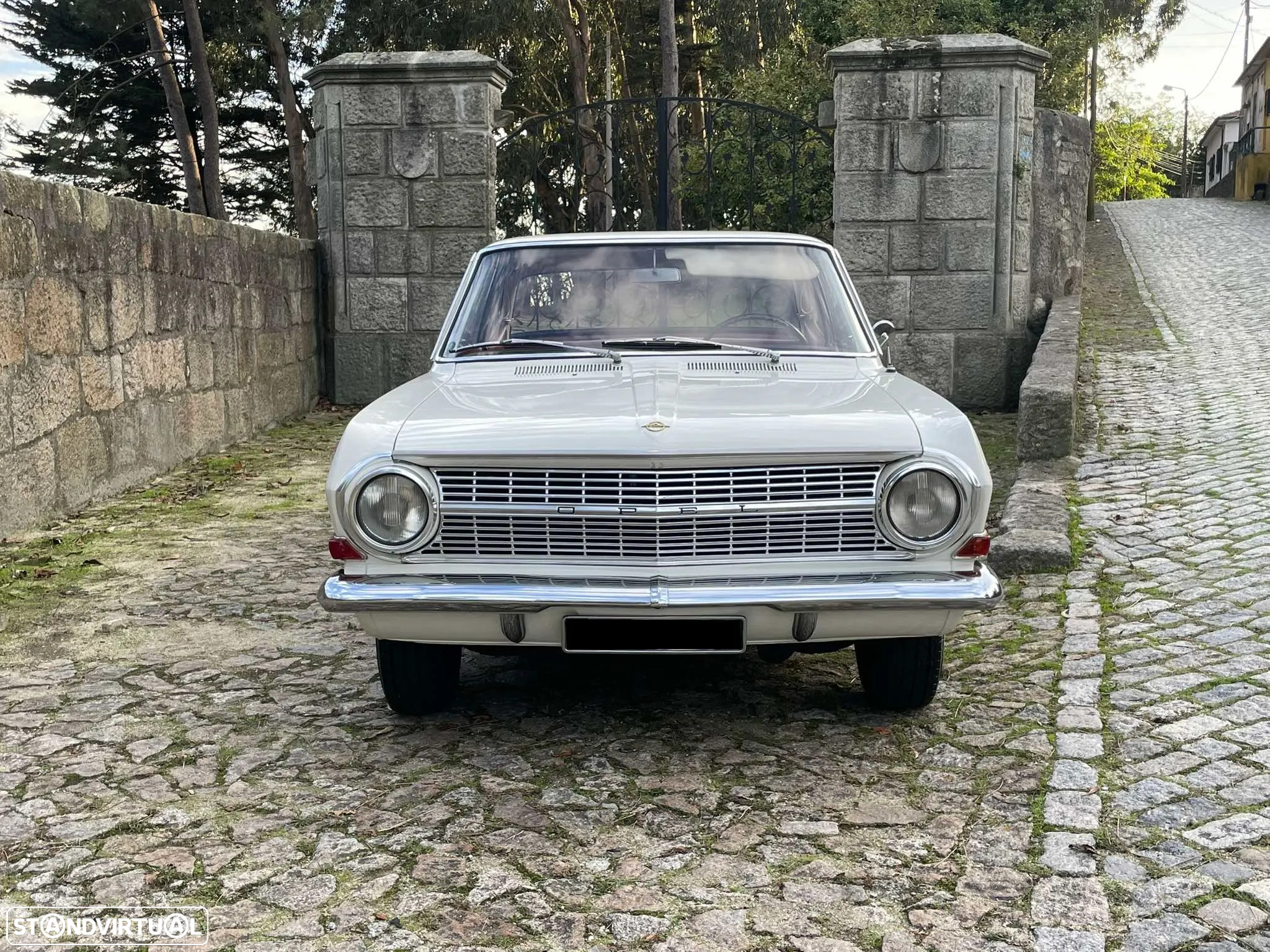 Opel Olympia Rekord 1700 Coupe - 3