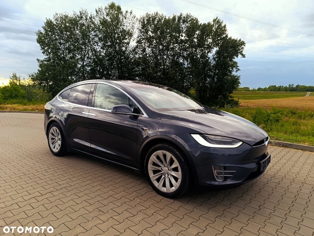 Tesla Model X - 8