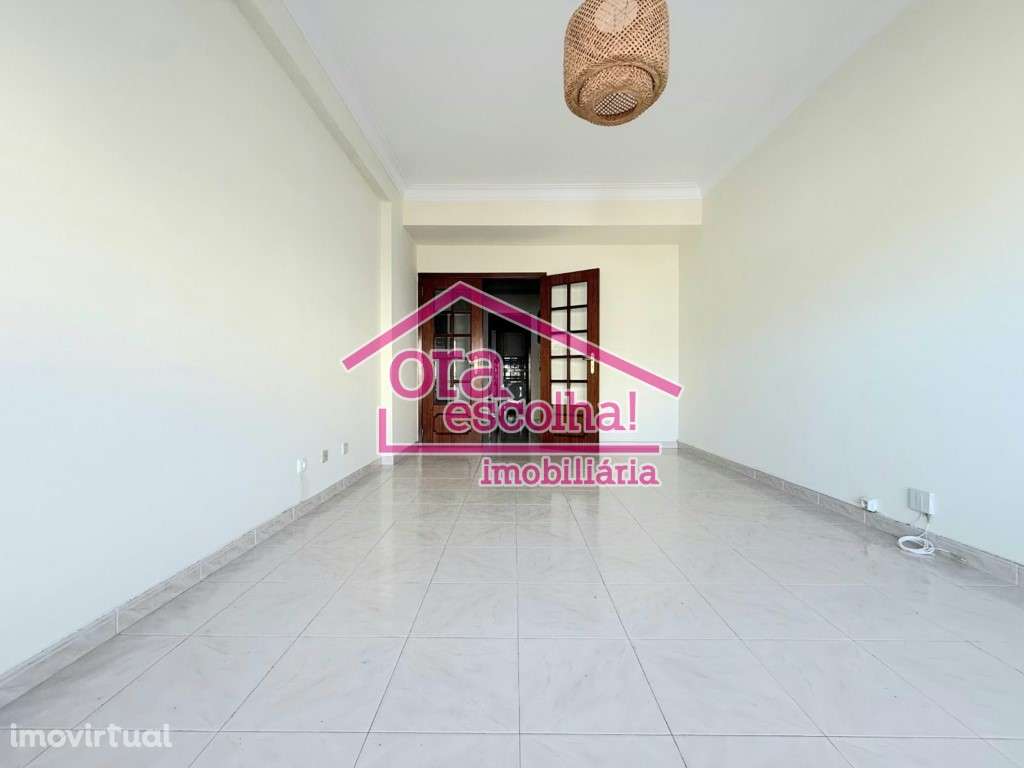 Apartamento T2 de 1994 com 84 m2, 2 WC's, Rés do chão alto no Fogue... - Grande imagem: 2/10