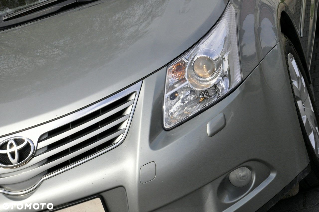 Toyota Avensis 1.8 Active - 23