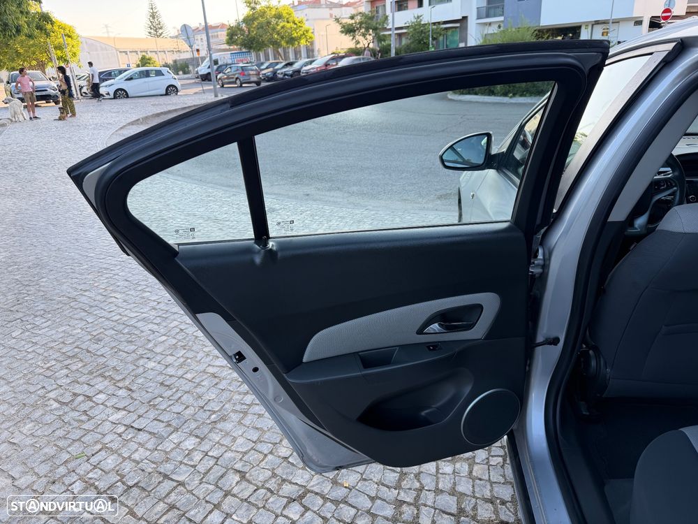 Chevrolet Cruze 1.6 LS - 15