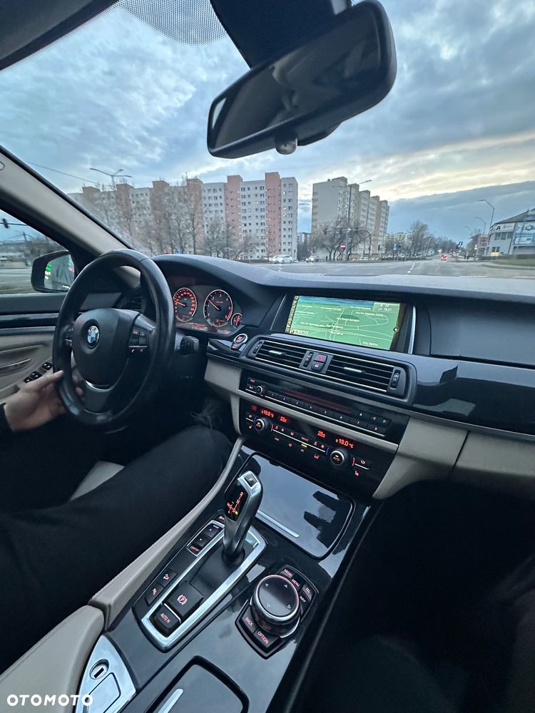 BMW Seria 5 525d xDrive Luxury Line - 9