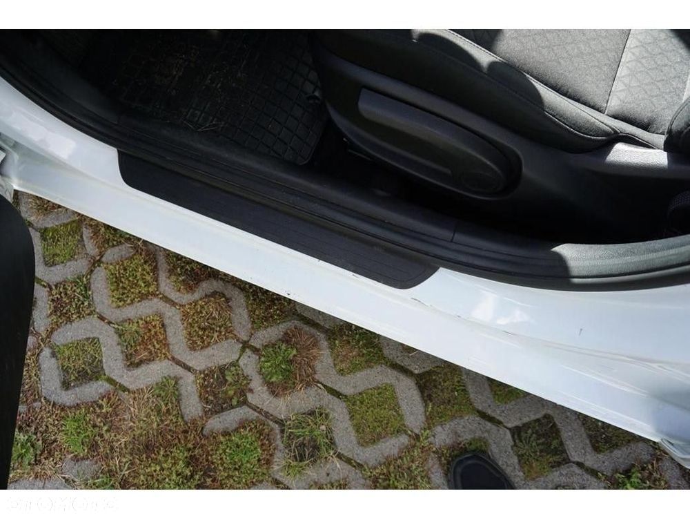 Kia Ceed - 16