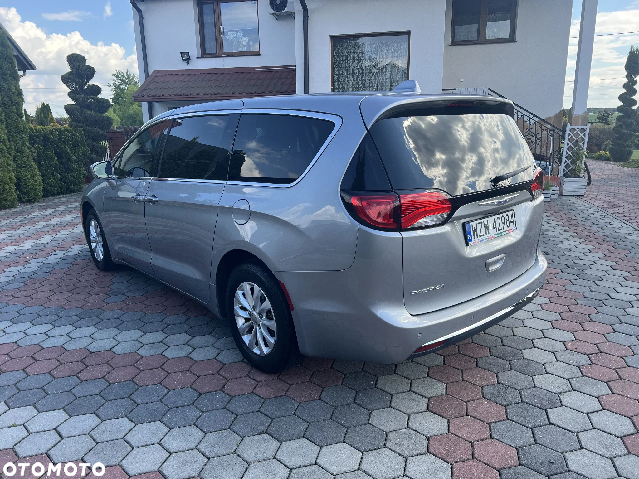 Chrysler Pacifica - 5