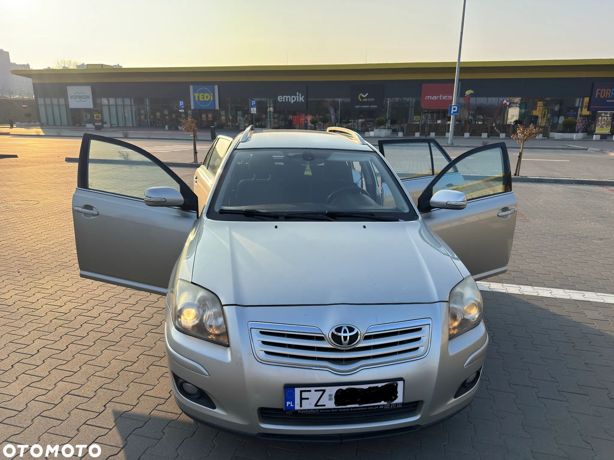 Toyota Avensis - 1