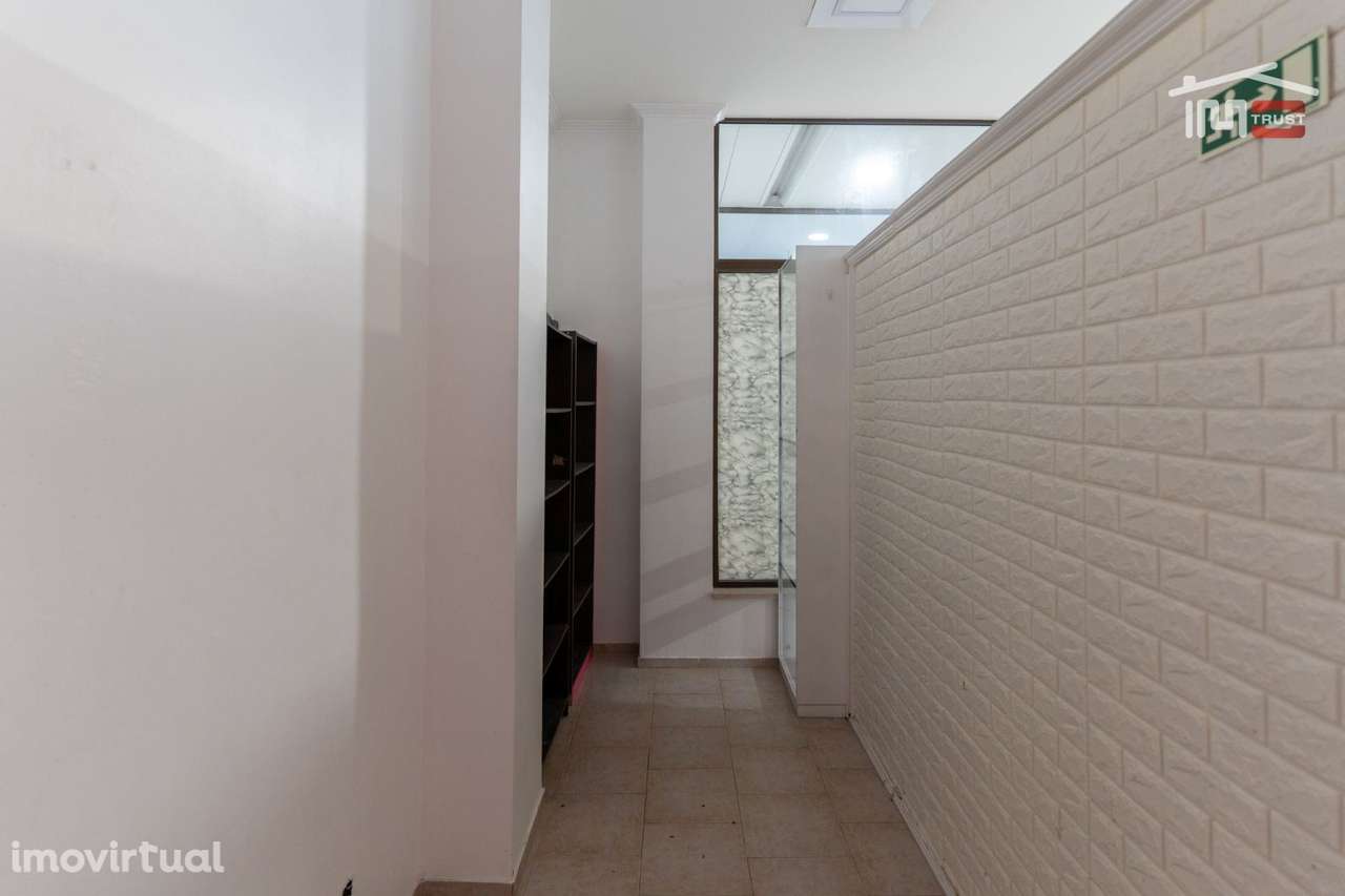 Loja em centro comercial, para arrendamento, Ourém - Fatima - Grande imagem: 4/9