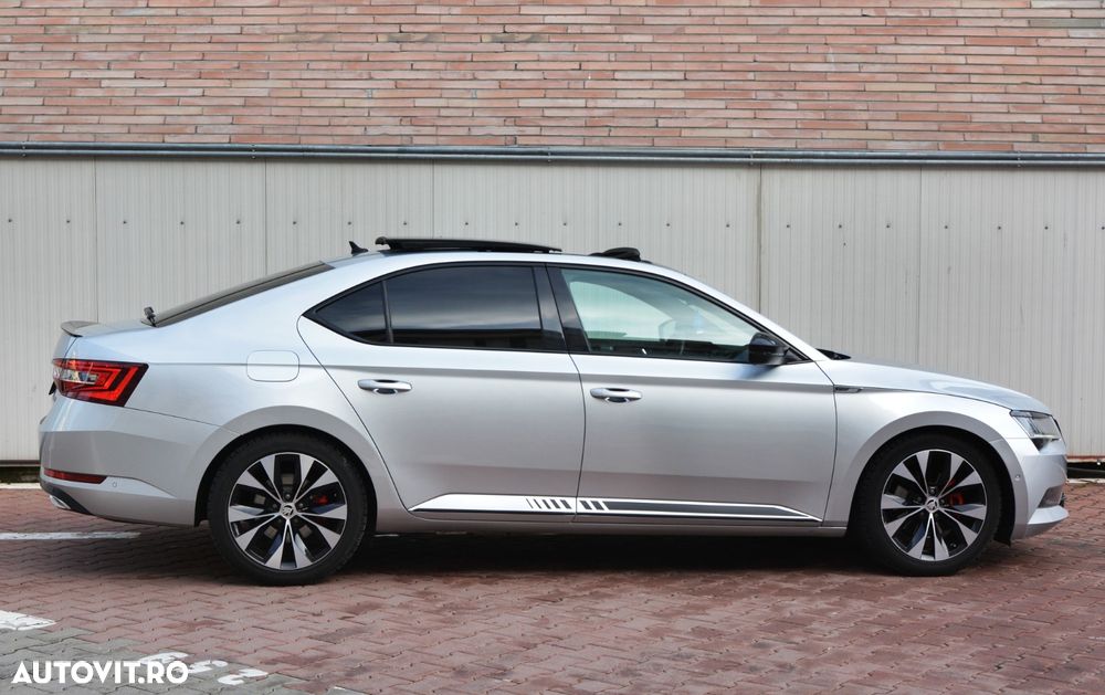 Skoda Superb 2.0 TDI DSG Sportline - 9