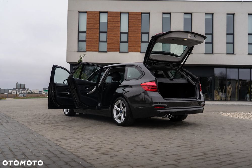 BMW Seria 3 320d - 23