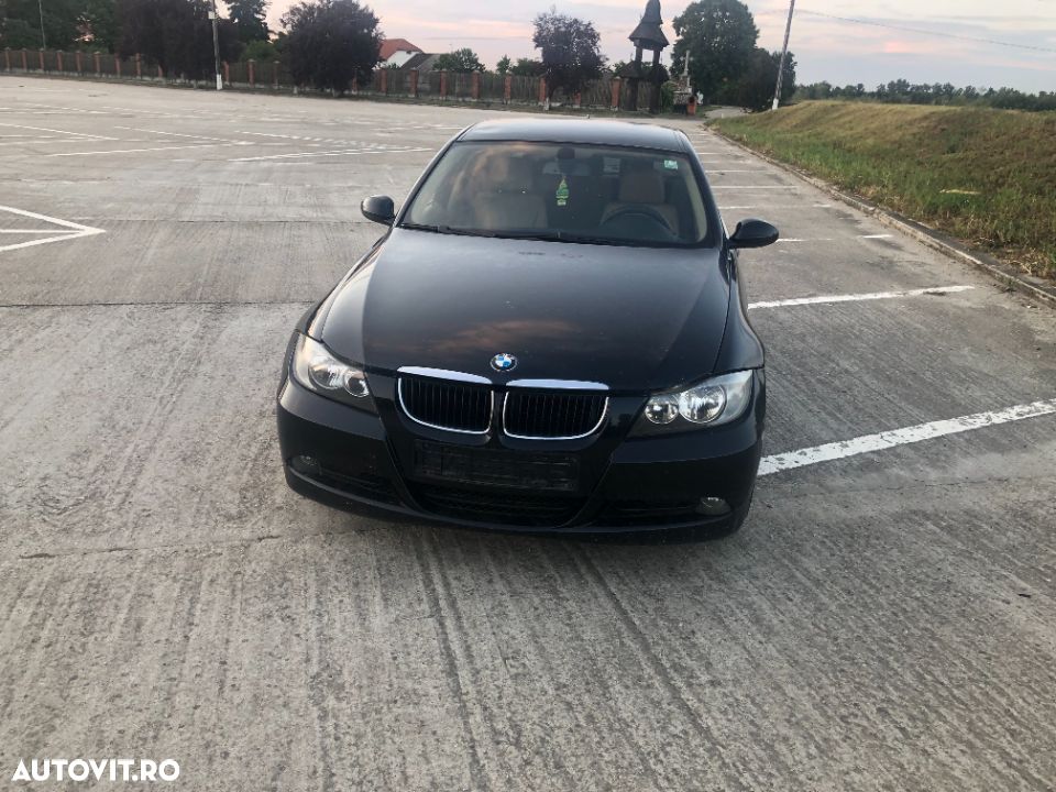 Dezmembrez BMW seria 3 ,E 90 , 318D ,an 2006 - 1