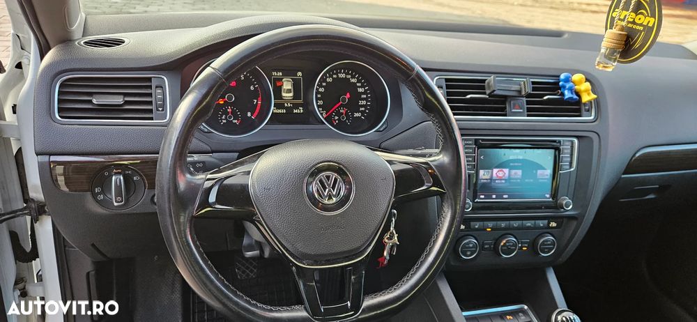 Volkswagen Jetta - 5