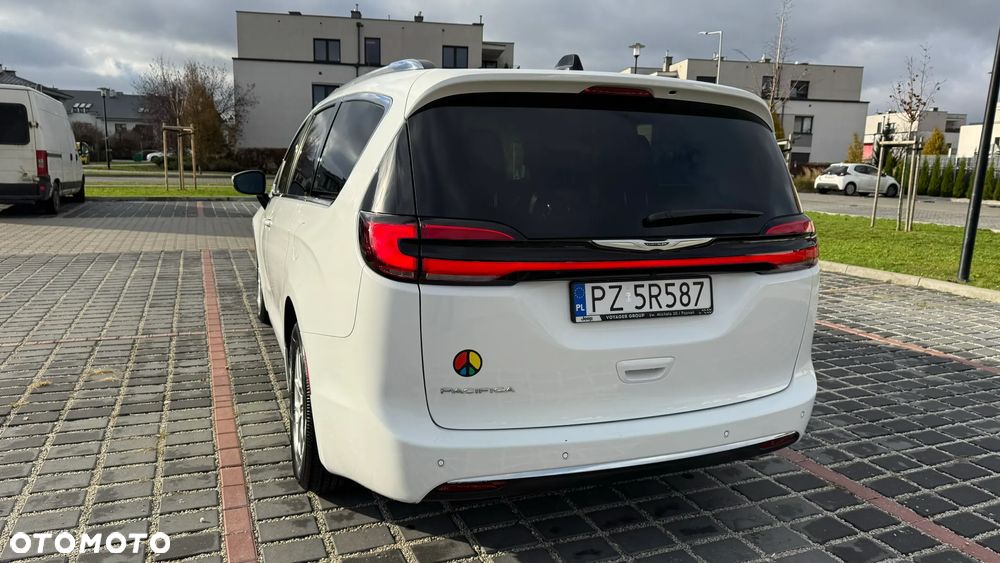 Chrysler Pacifica - 5